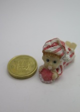 **Miniatyr** Liggande baby rosa